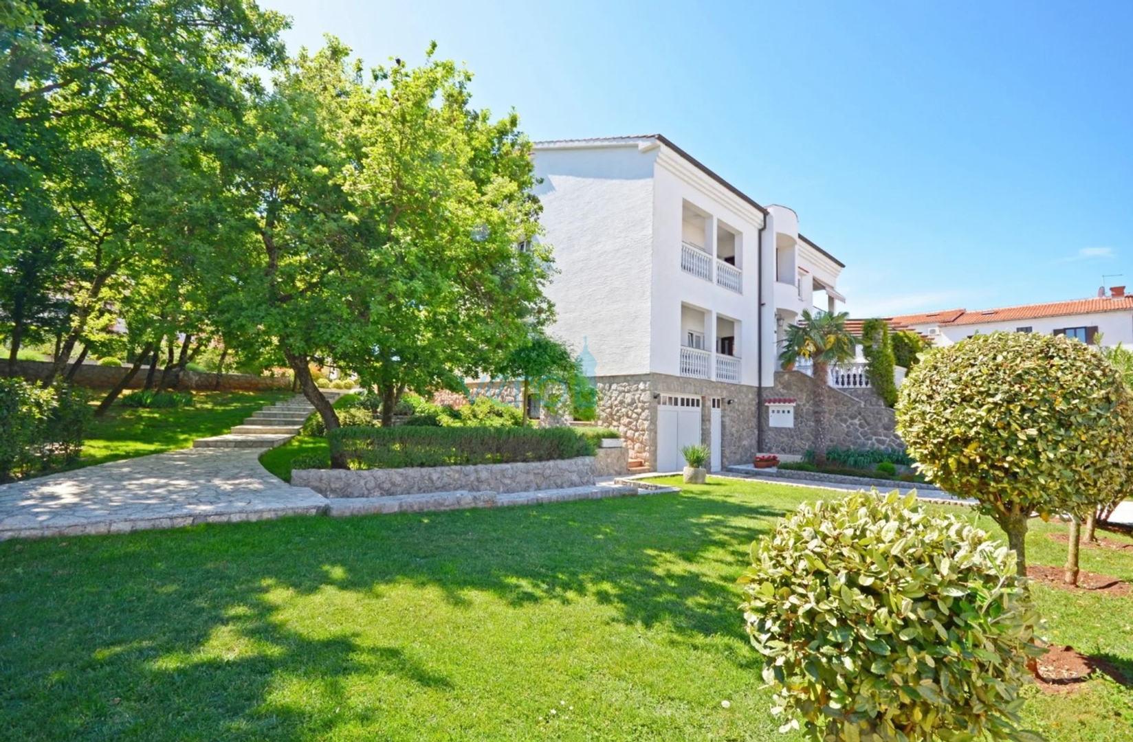 Island of Krk, Malinska, Unique villa with park and swimming pool in a great location, for sale